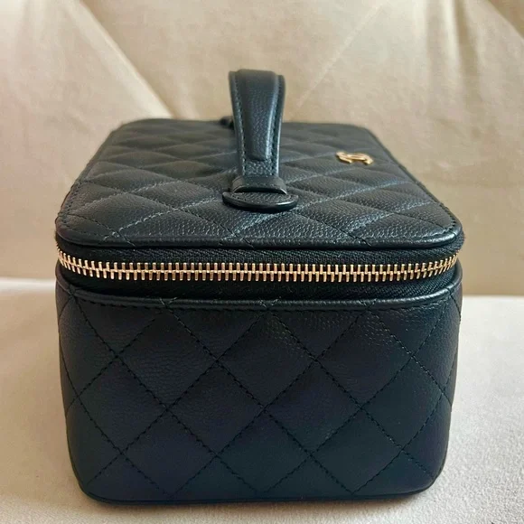 Chanel Caviar Vanity Jewelry case - Picture 5 of 11